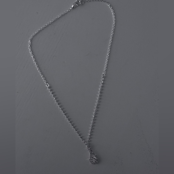 Jewelry - 3/20$ Silver Pendant Necklace